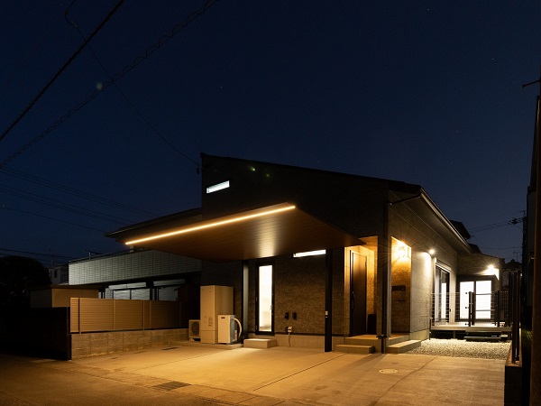 新築施工事例 夜外観